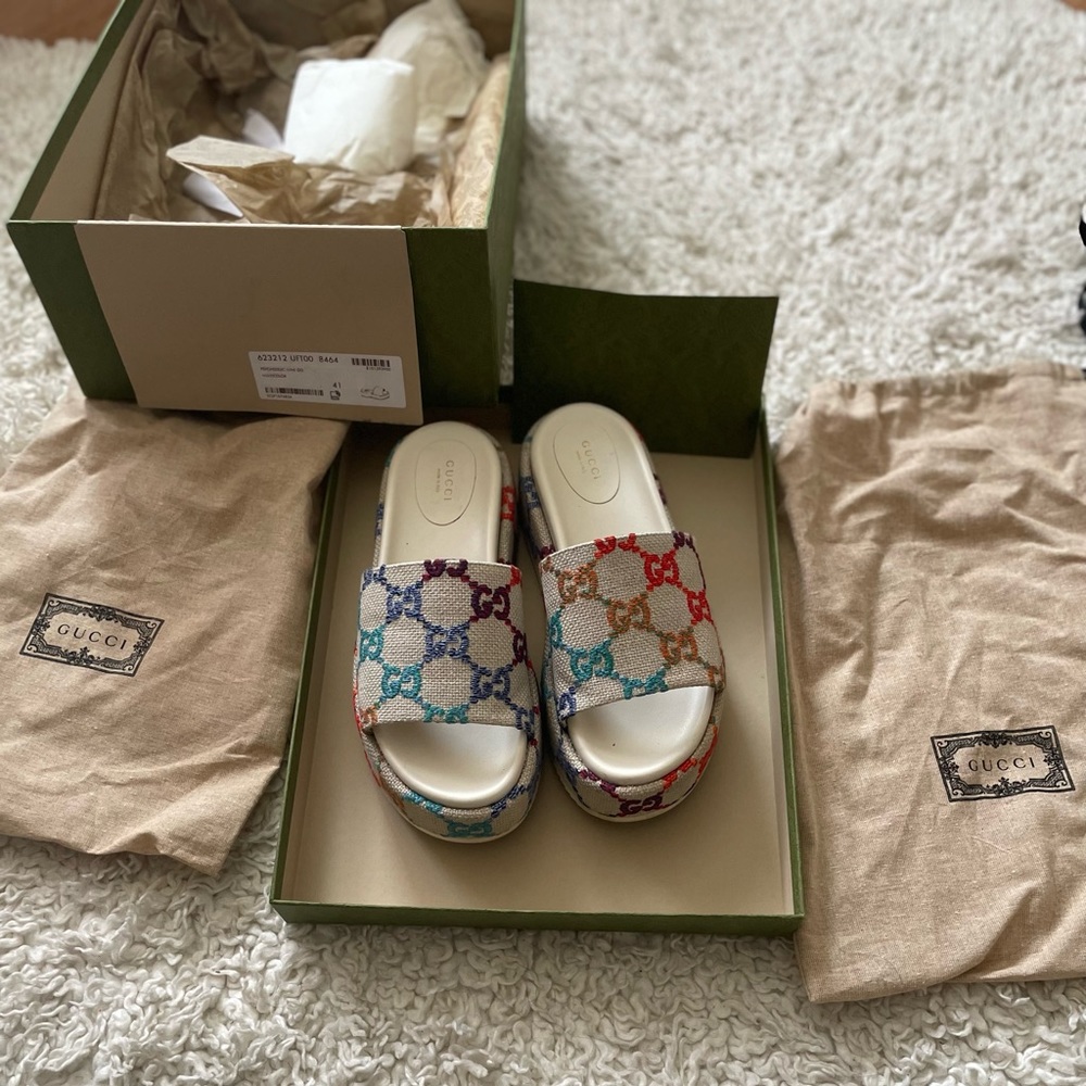 Women Gucci GG Platform Slides